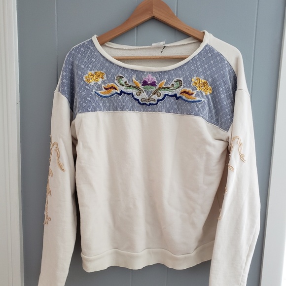 Anthropologie Tops - 🍭🍬Last Chance 🍬🍭Akemi and Kin sweatshirt
